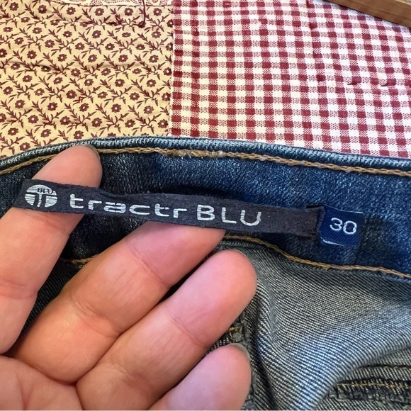 Tractr Blu Skinny Jean Medium Wash Distressed - Picture 10 of 11